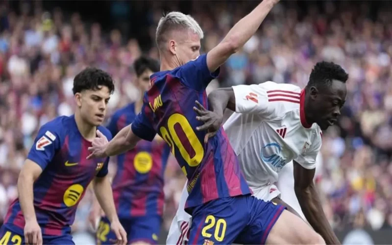 أوسو يفتتح التسجيل لصالح إشبيلية في شباك برشلونة ضمن مواجهة الفريقين القوية